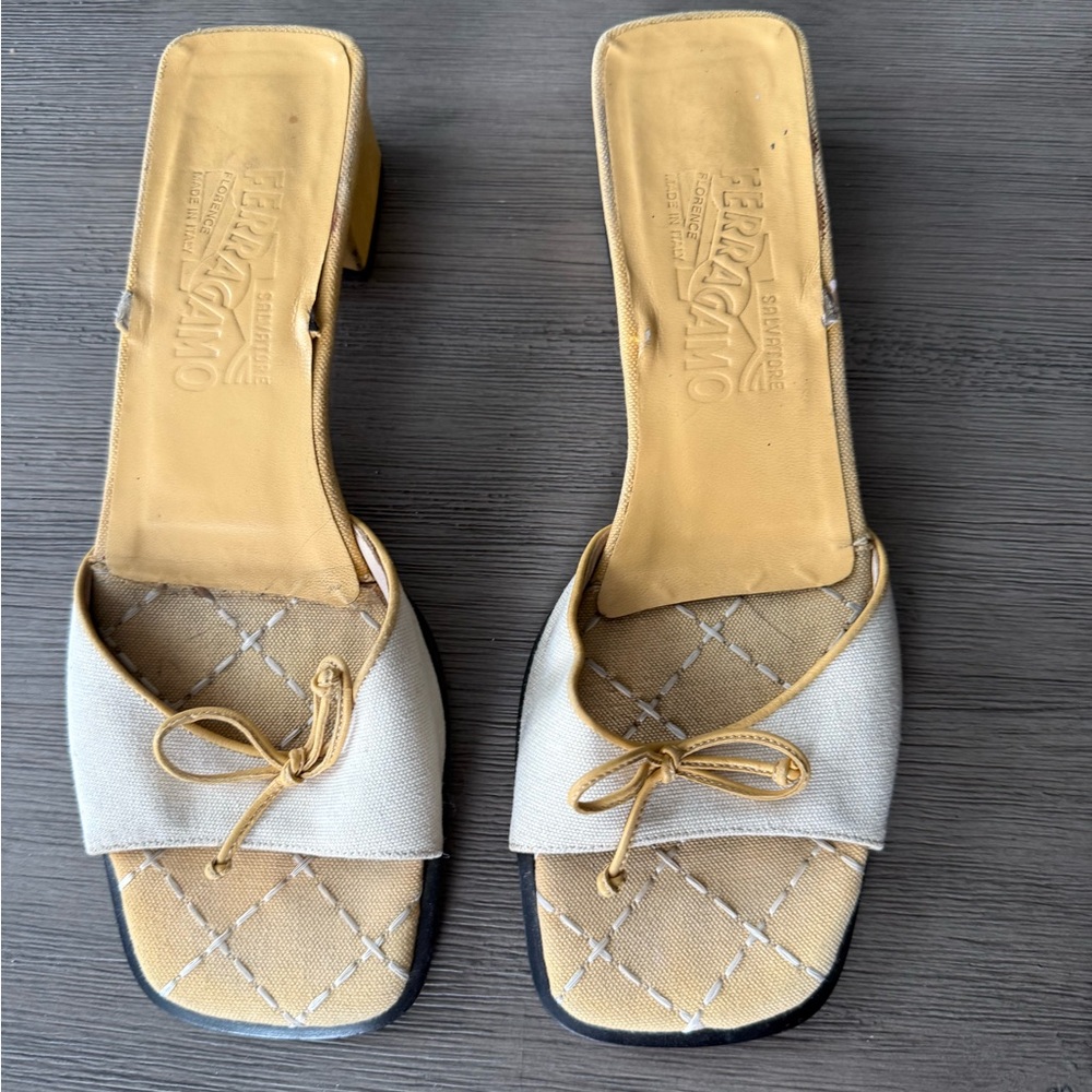 Vintage Salvatore Ferragamo Women's Cream and Gold Heels